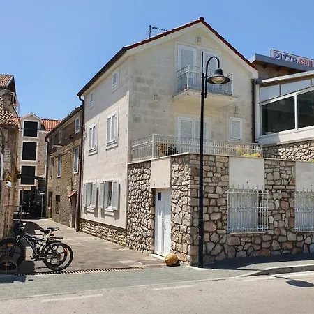 House Bridge Tisno
