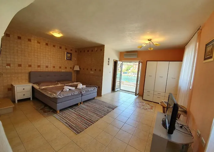 House Bridge Дом отдыха Тисно