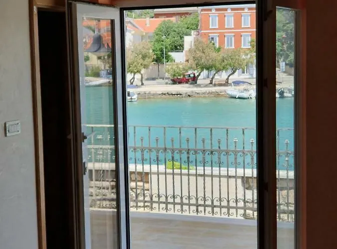 Дом отдыха House Bridge Тисно